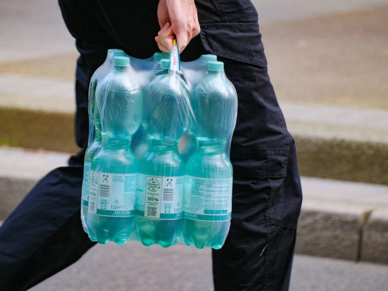 US-Amerikaner kauft Wasser bei Lidl – was er dann erlebt, kennt jeder Deutsche nur allzu gut