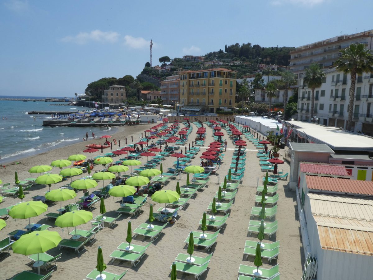 Urlaub in Italien: Auseinandersetzung am Strand wegen Liegeplätzen