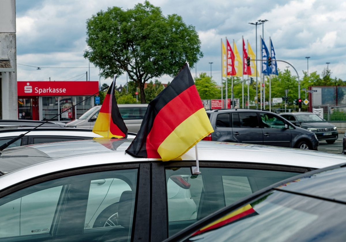 EM 2024: Kaum mehr Deutschland-Fahnen an Autos.