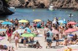 Die Einheimischen haben genug von den ganzen Menschen die Urlaub auf Mallorca machen.