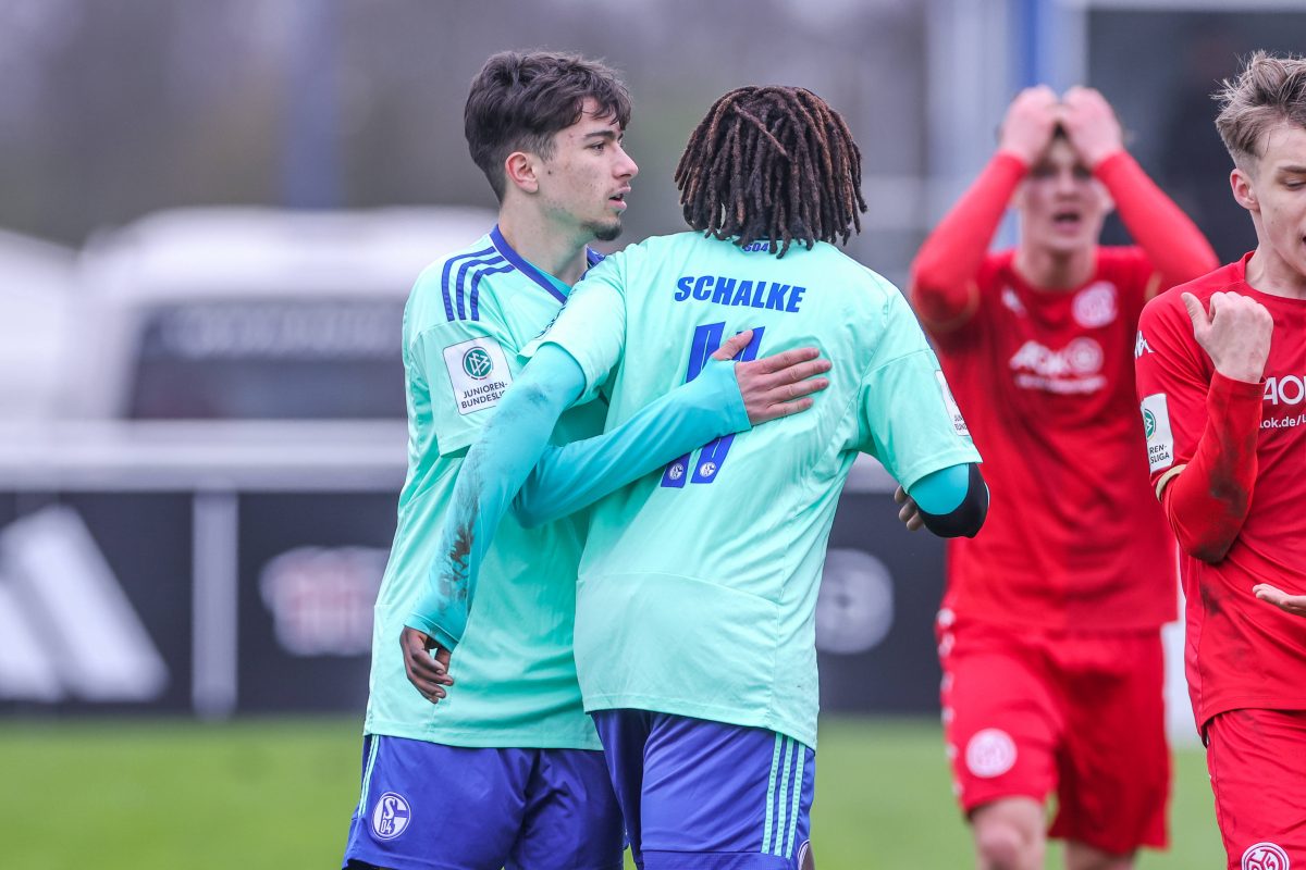 Ein Top-Talent des FC Schalke 04 musste zuletzt einen bitteren Rückschlag hinnehmen. Mit einer Entscheidung dürfte er alles andere als glücklich sein.