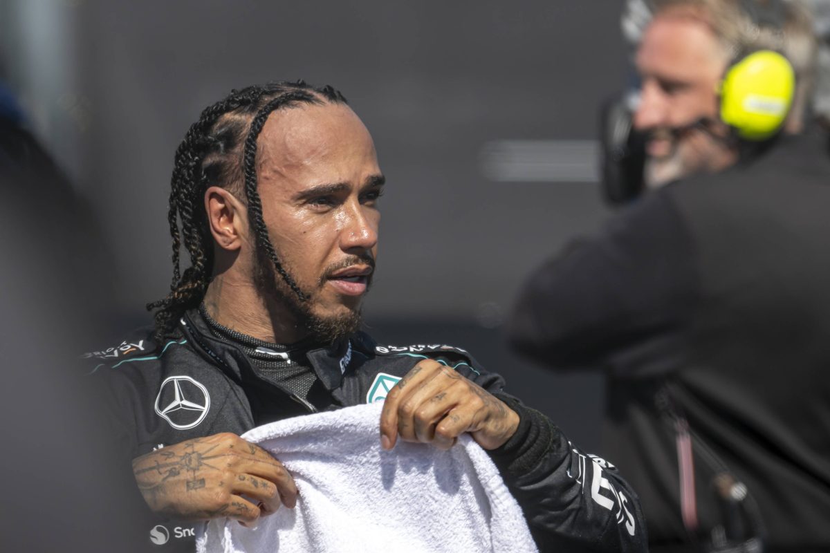 Lewis Hamilton droht ein bitteres Szenario. Ein Ex-Formel-1-Funktionär hegt nun Zweifel ob der Zukunft des Superstars.