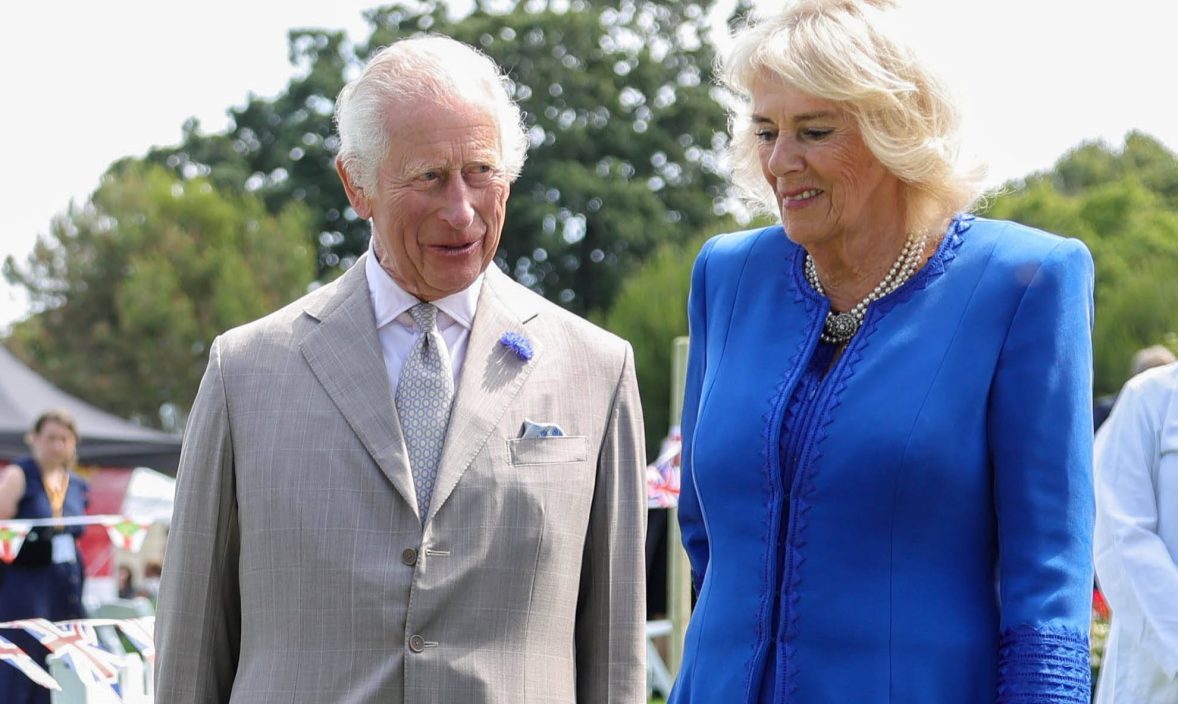 König Charles und Camilla: Peinlicher Moment – es passierte vor ihren Augen
