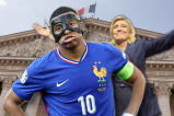 EM-Star Kylian Mbappé ruft seine Fans zur Wahl "gegen die Katastrophe" auf.
