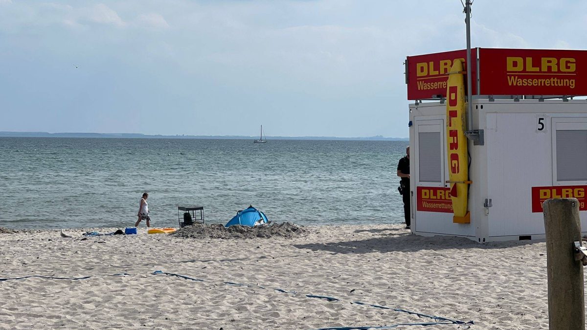 Urlaub an der Ostsee: Frau kehrt an Strand zurück – sie erwartet eine böse Überraschung