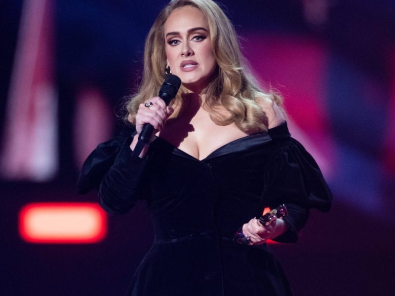 Adele: Emotionaler Abschied auf der Bühne – „Schrecklichstes Jahr“