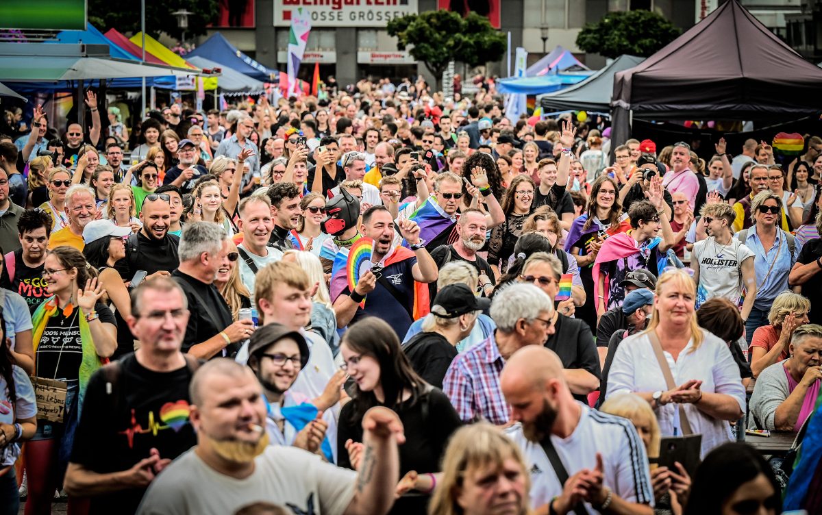 CSD in Essen: Widerlich! Neonazi-Chaoten stören Party-Parade