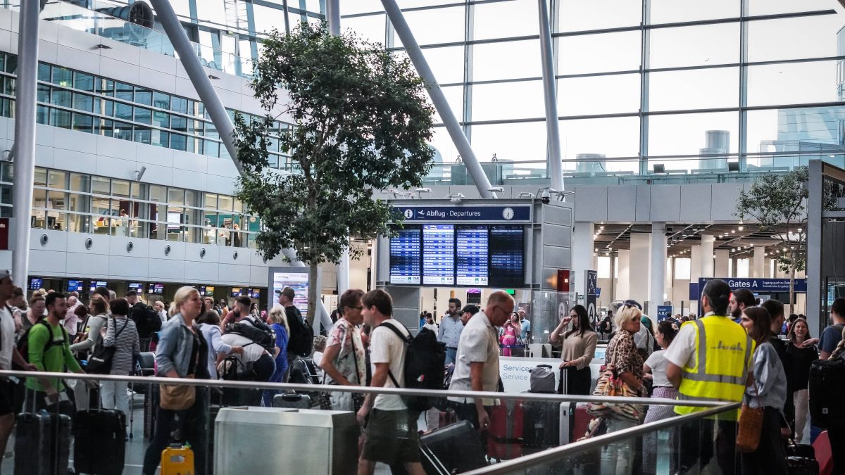 Urlaub: Nervige Regel bei Gepäckkontrolle bald Geschichte – Flugreisende atmen auf