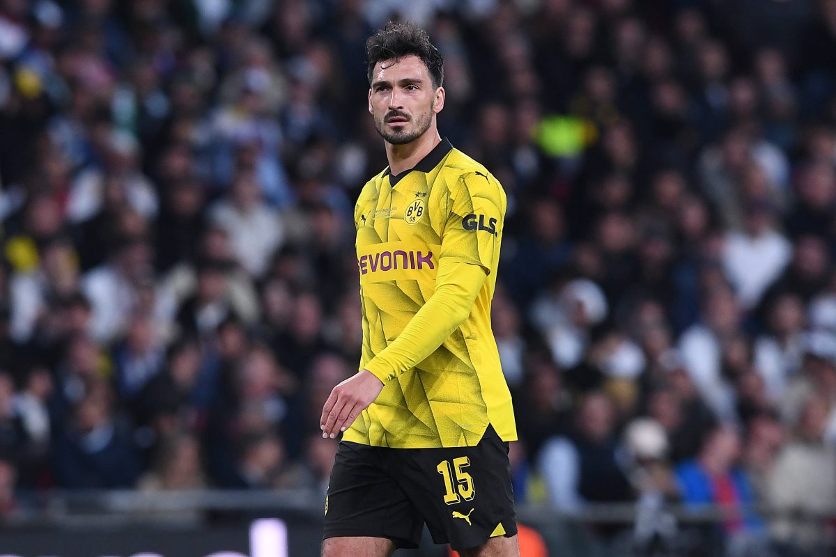 Die Zukunft von Mats Hummels ist weiter offen! Eine neue Spur führt zu einem englischen Top-Klub. Kickt die BVB-Legende bald auf der Insel?