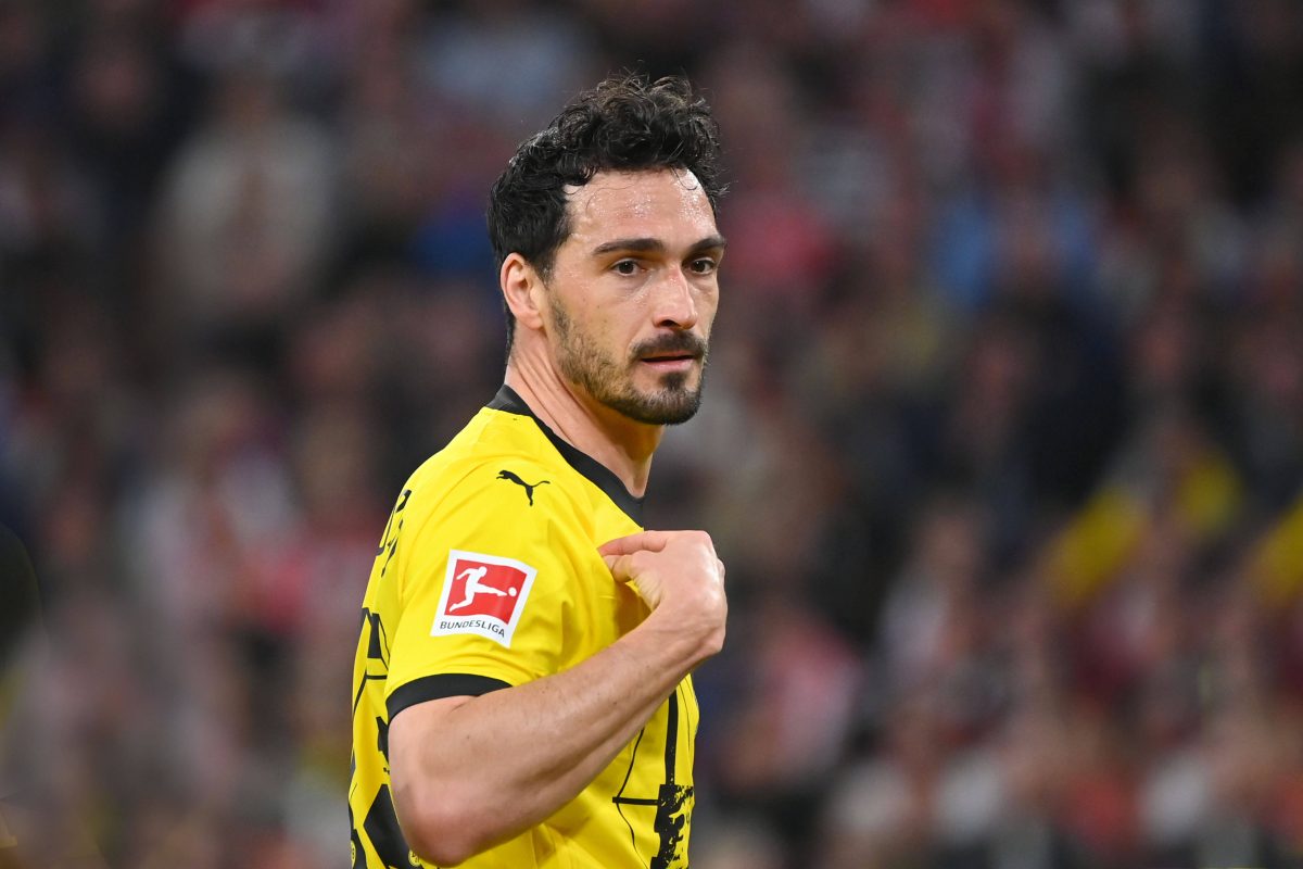 Mats Hummels hat auch viele Wochen nach seinem BVB-Abgang keinen neuen Klub gefunden. Jetzt klopft wohl der nächste Verein an.