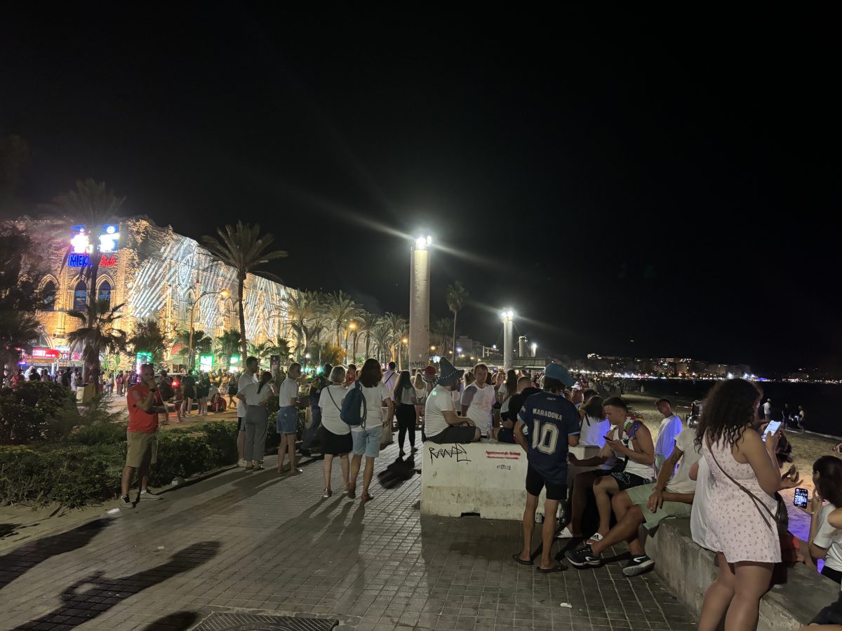 Urlaub auf Mallorca: Irre Szenen vor dem Megapark – Touristen trauen ihren Augen kaum