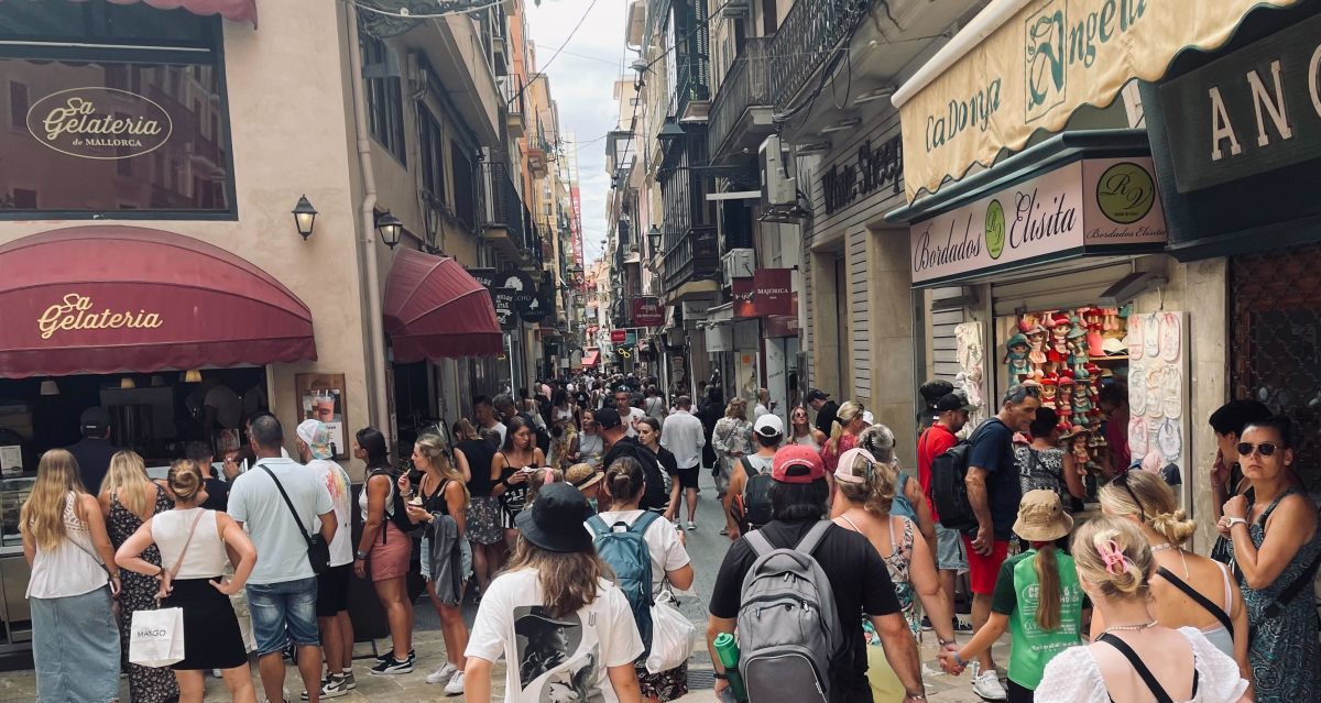 Derzeit machen abertausende Menschen Urlaub auf Mallorca. Das macht sich auch in Palma bemerkbar.