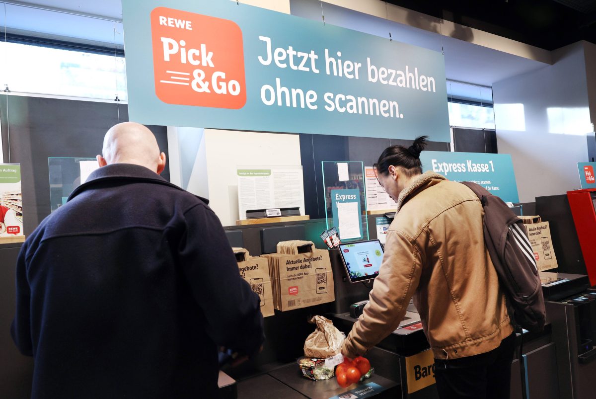 Rewe in NRW: Kunden wollen nur einkaufen – an der Kasse wissen sie plötzlich nicht mehr weiter