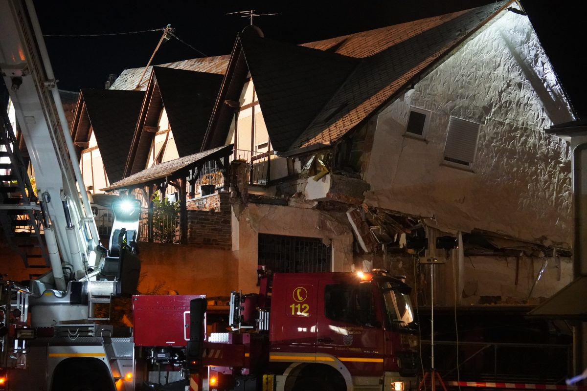 Rheinland-Pfalz: Hotel eingestürzt! Ein Toter, acht Personen unter Trümmern eingeklemmt