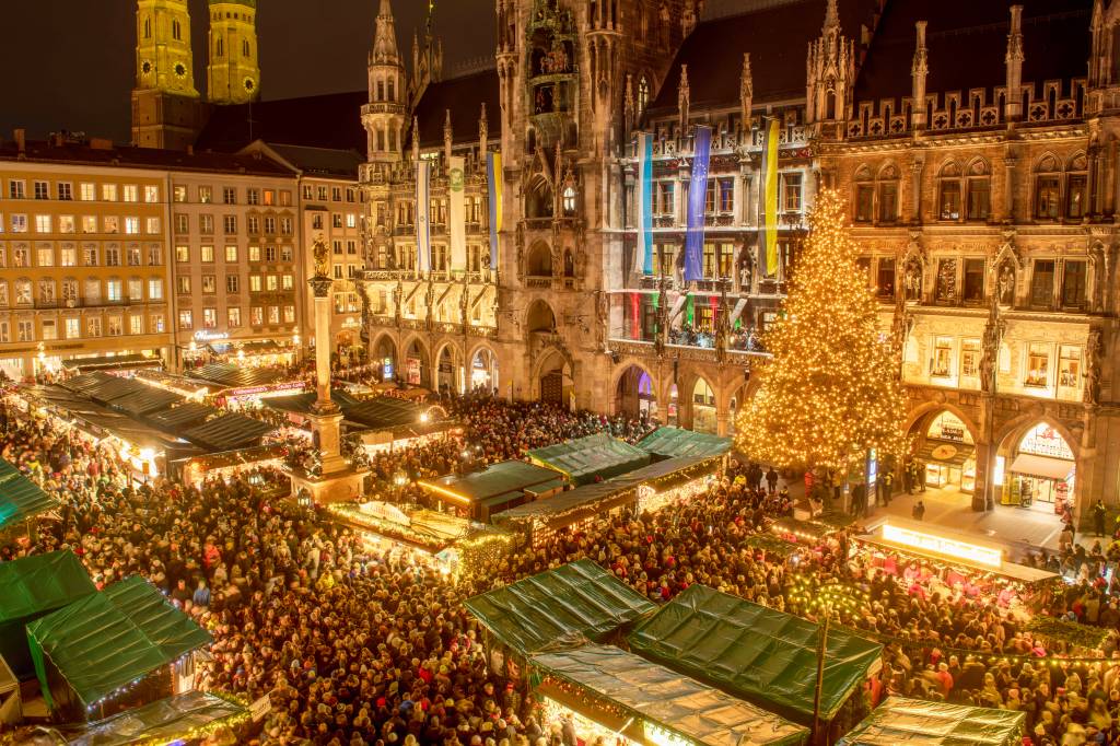 Menschenmenge auf dem Münchener Weihnachtsmarkt