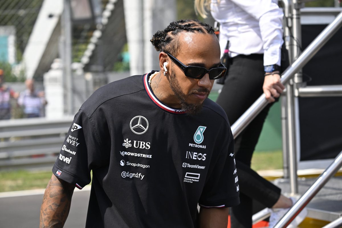 Lewis Hamilton verfolgt das Geschehen der Formel 1 genau.