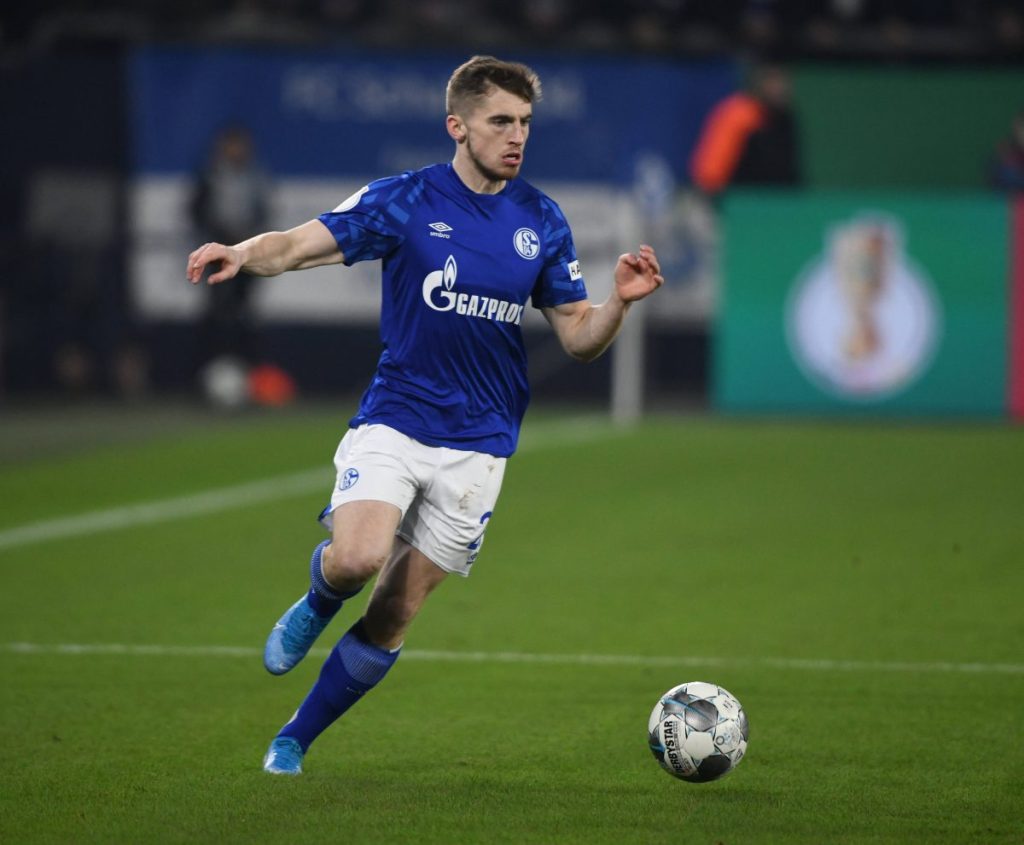 Jonjoe Kenny spielte in der Saison 2019/20 für Königsblau und avancierte zu einem Fanliebling. 