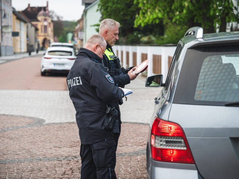 Verkehr: Vorsicht, nicht im Auto mitnehmen! Dir droht sonst 10.000 Euro Strafe