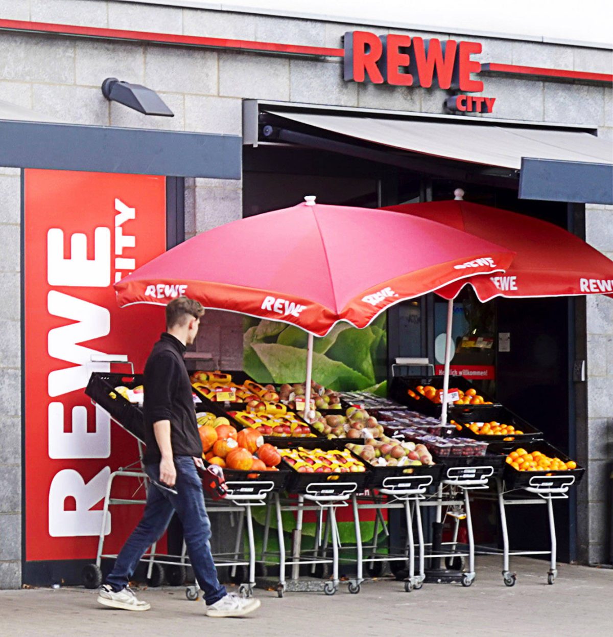 Rewe-Kunde ist stinksauer.