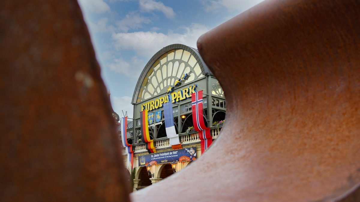 europa-park-jetzt-ist-es-raus-besucher-machen-gro-e-augen