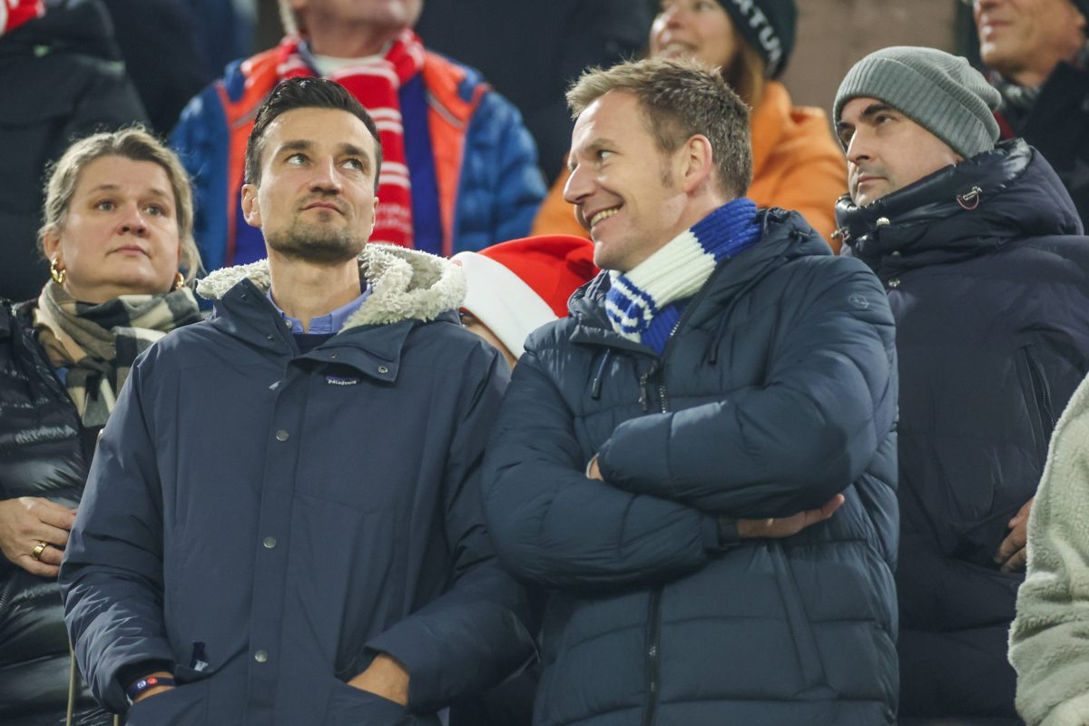 Beim FC Schalke 04 könnte es in Kürze zu einer grundlegenden Veränderung geben. Dabei steht vor allem CEO Matthias Tillmann im Fokus.