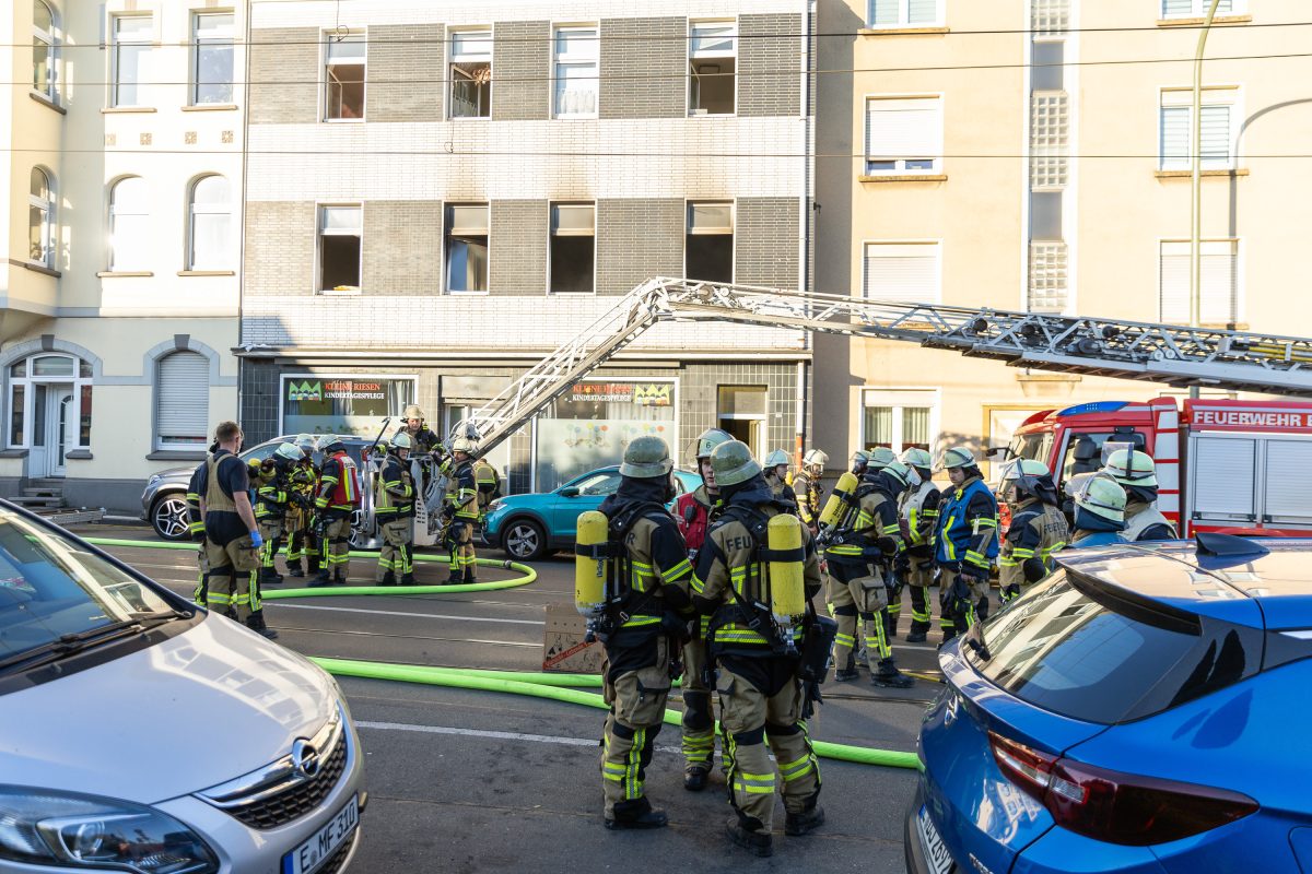 Essen: Dramatische Rettungsaktion nach Brand ++ 10 Verletzte, darunter 5 Kinder