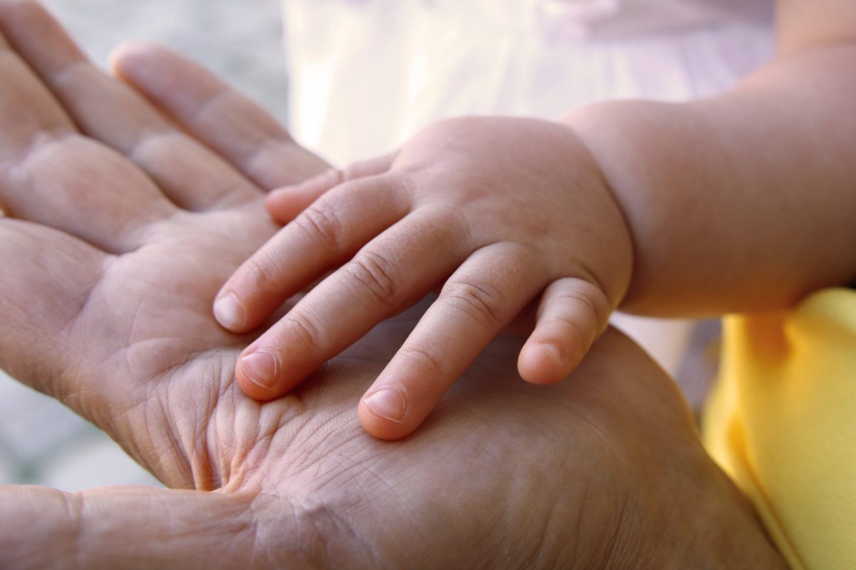 Kinder- und Erwachsenenhand