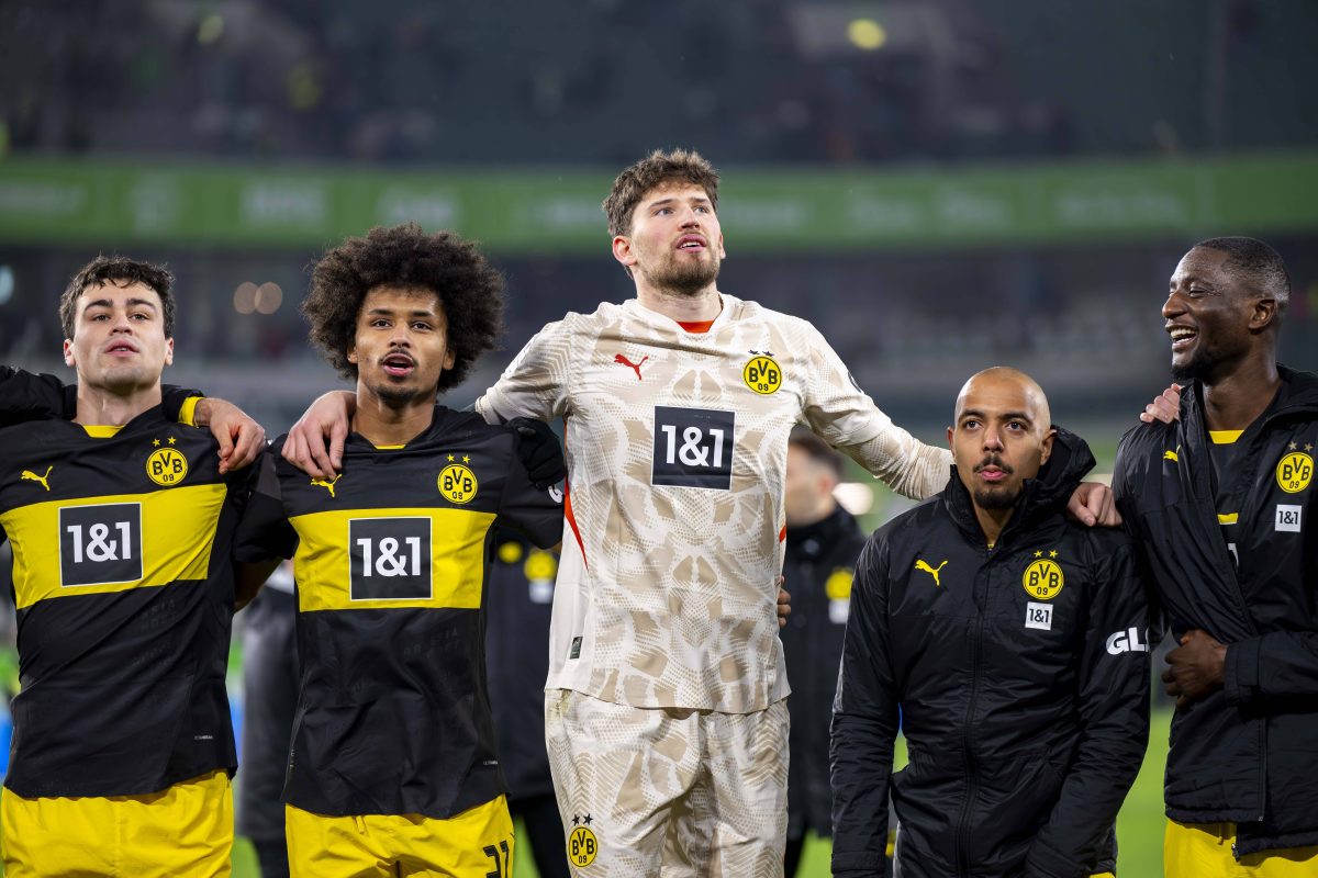 Bei Borussia Dortmund bahnt sich der erste Transfer an! Ein BVB-Akteur macht offenbar in Kürze den Abflug.