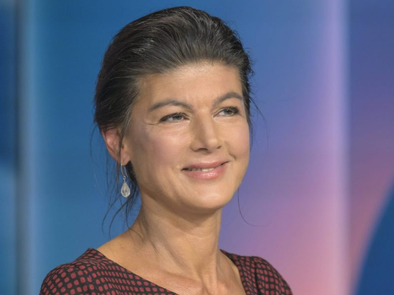 â€žIst Sahra Wagenknecht vergeben?â€œ BSW-Chefin wird plÃ¶tzlich verlegen