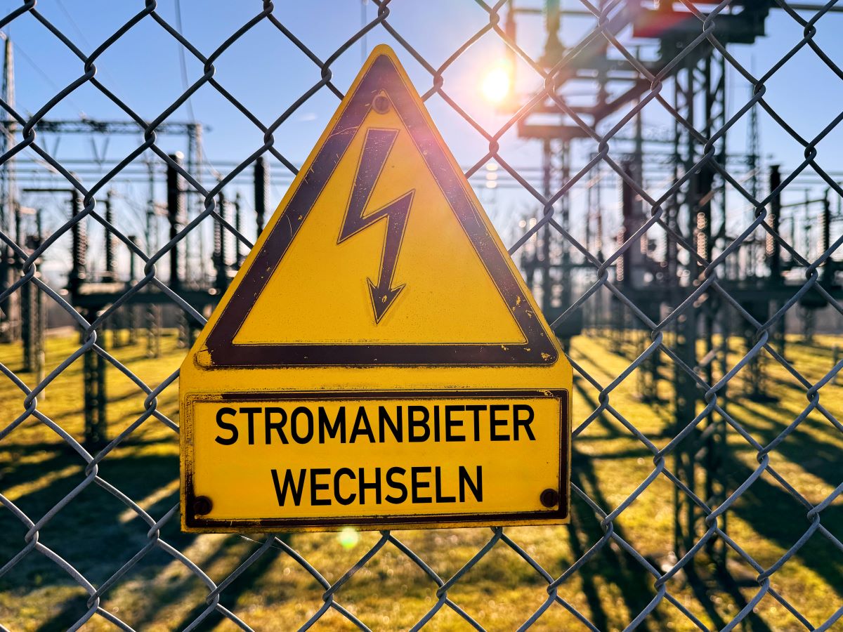 Ein Anbieterwechsel kann helfen, für Strom weniger zu zahlen.