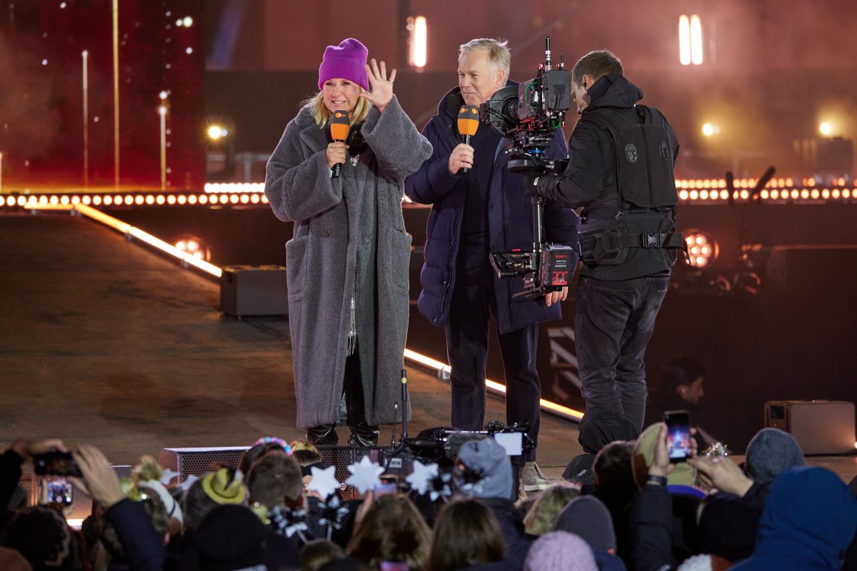 andrea-kiewel-bei-zdf-silvestershow-dieser-moment-sorgt-f-r-fremdscham-sowas-primitives