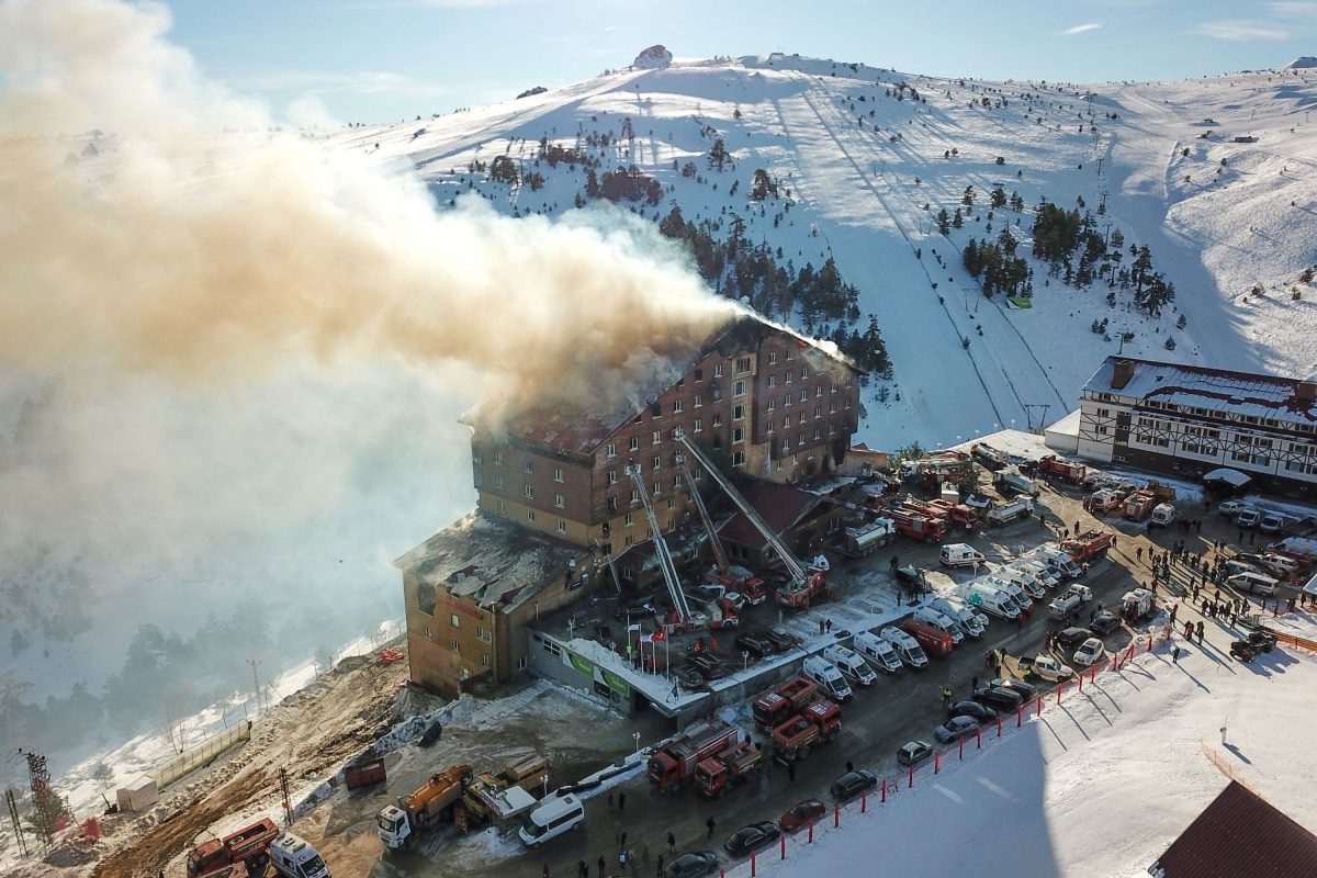 Ski-Urlaub in der Türkei endet für 76 Menschen tödlich – Hotelbesitzer festgenommen!