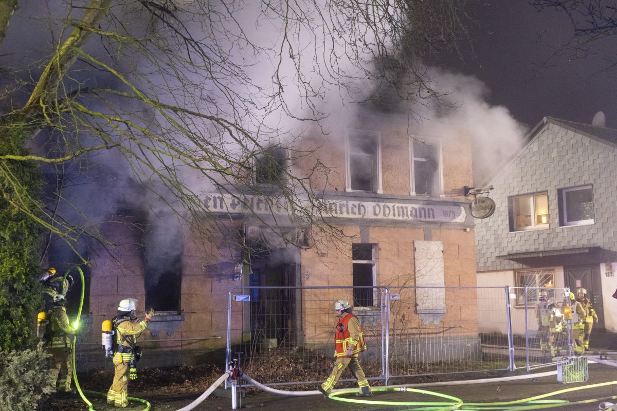 Brand in verlassener Gaststätte in Duisburg