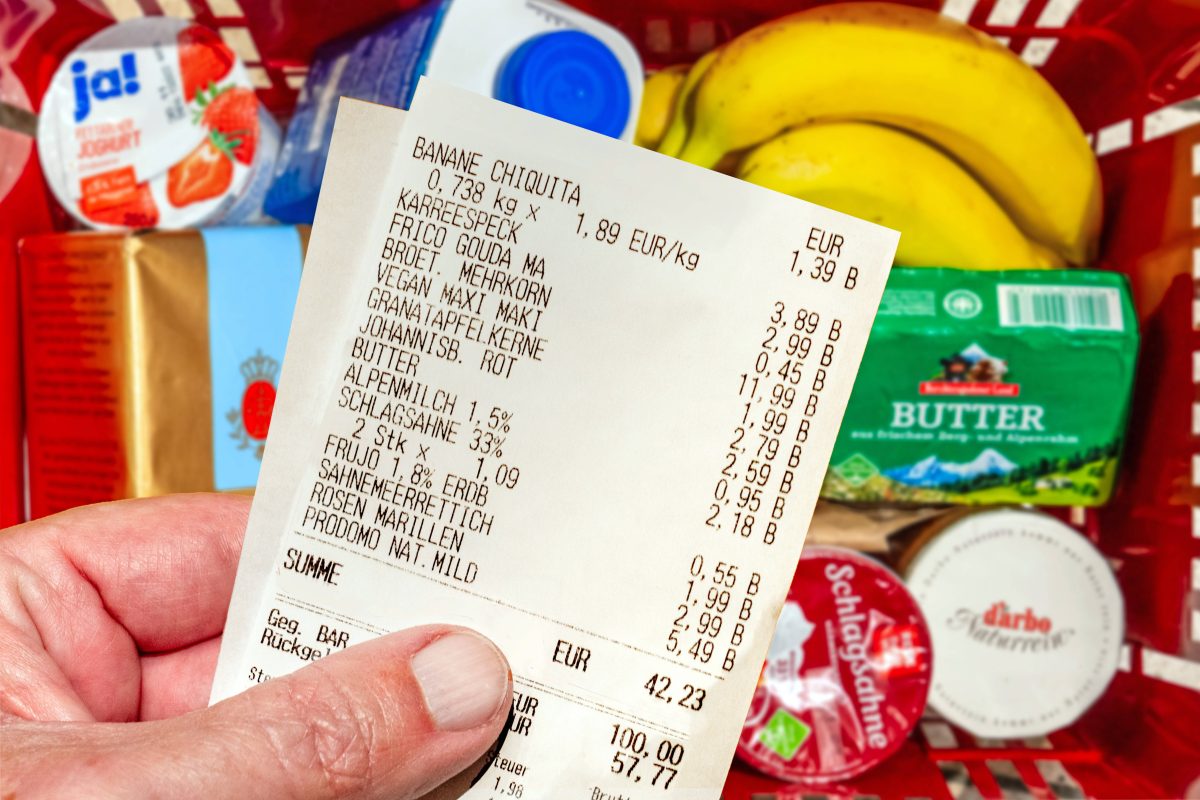 Ein Rewe-Kunde kontrolliert den Kassenbon und kann es nicht fassen!