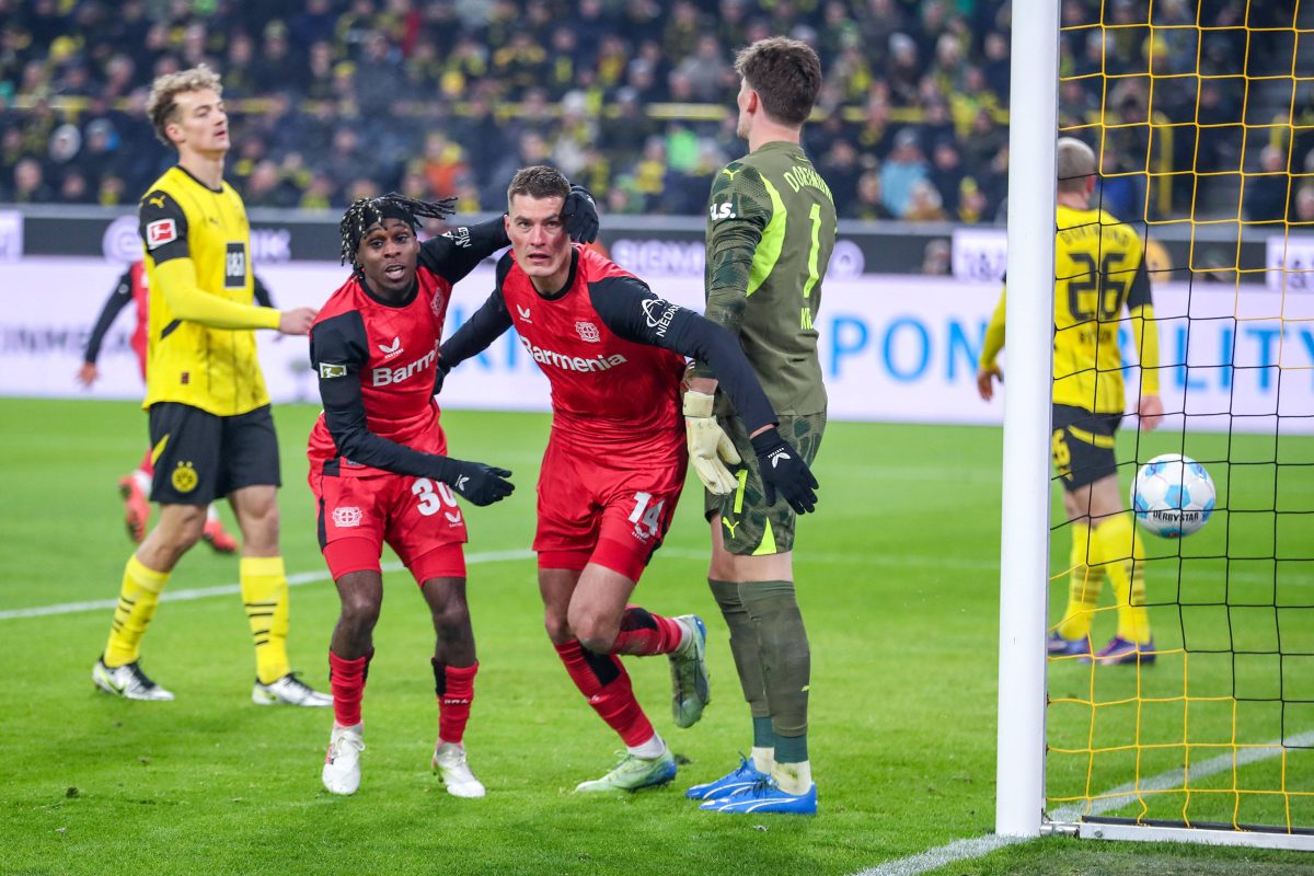 borussia-dortmund-bayer-leverkusen-nach-wenigen-minuten-entl-dt-sich-der-komplette-fan-frust-so-beschissen