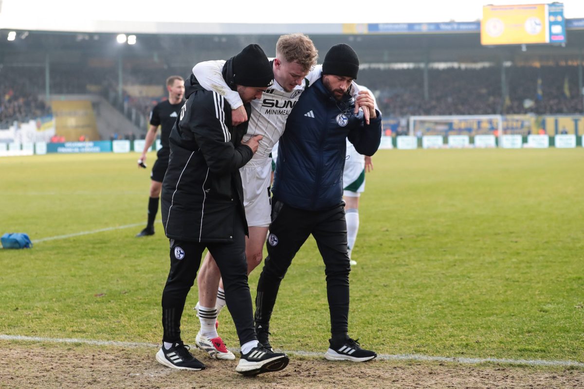 Droht dem FC Schalke 04 ein langer Ausfall von Derry John Murkin? Der Pottklub hat nun das Ergebnis der Untersuchungen bekannt gegeben.