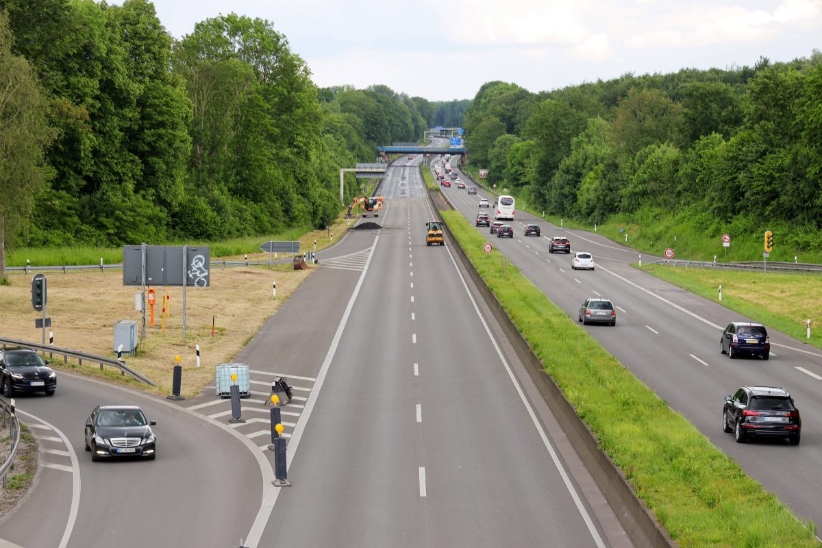 bu-geld-droht-verkehrsteilnehmer-sollten-auf-der-autobahn-diesen-fehler-niemals-machen