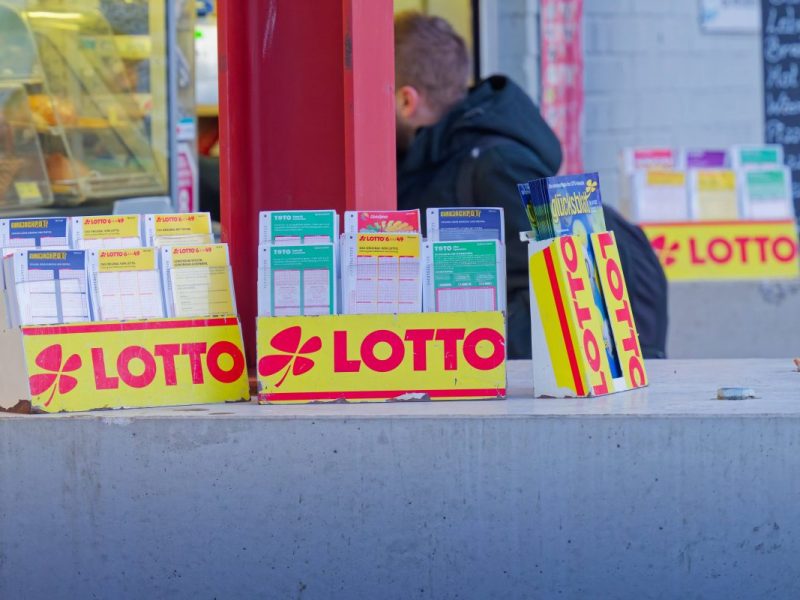 Lotto-Spieler will Schein einlÃ¶sen â€“ am Schalter bricht er in TrÃ¤nen aus