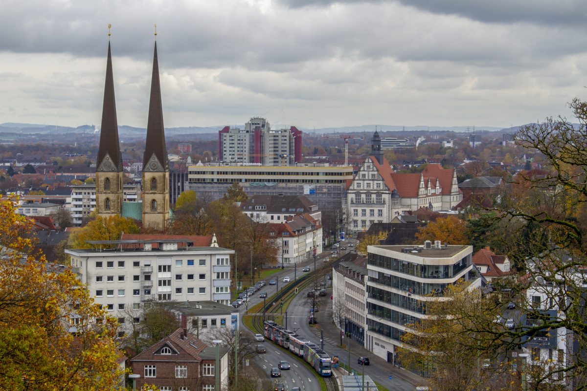 NRW: Asiatin nimmt Städte auf die Schippe – bei diesem Ort wird es bitterböse