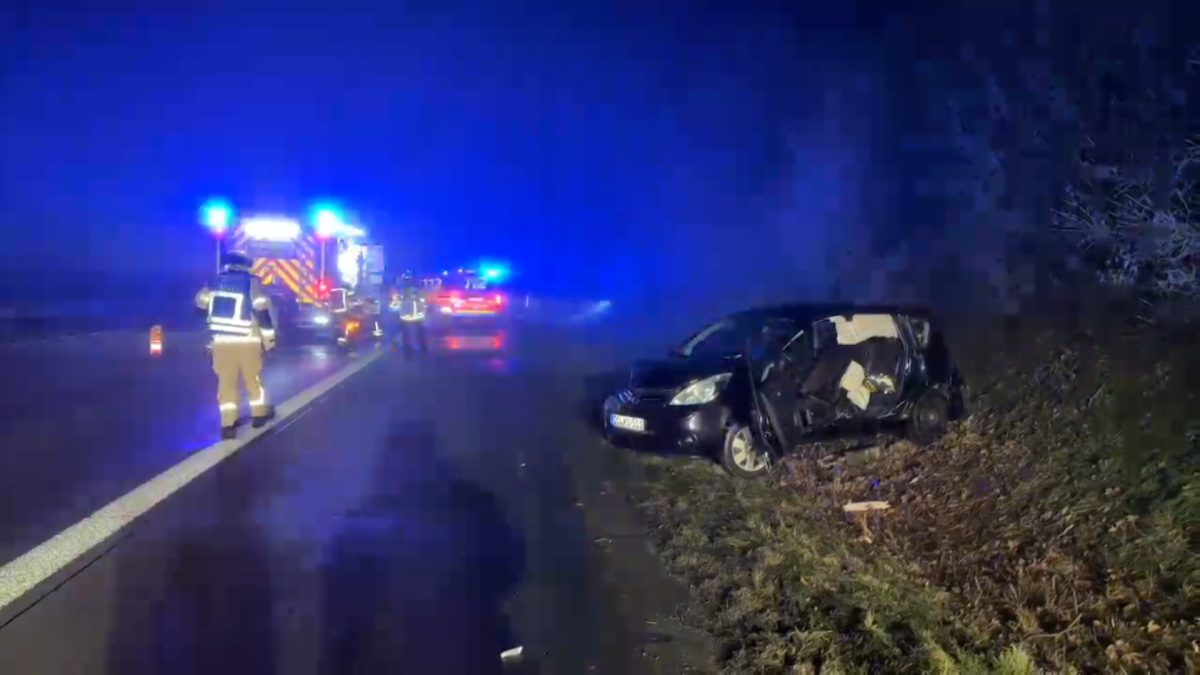 Auf der A44 kam es inmitten des Nebelgeschehens zu einem schweren Unfall!