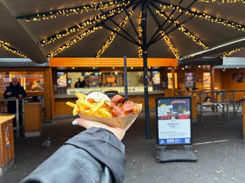 Das erste Mal die Currywurst "Bochum" im Bratwursthaus in Bochum probiert.