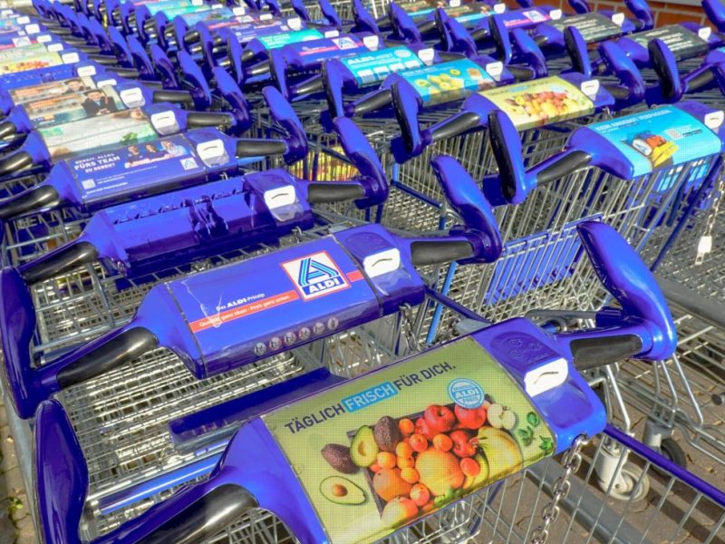 Aldi-Kunden greifen zum Einkaufswagen â€“ sie ahnen nichts von diesem geheimen Trick