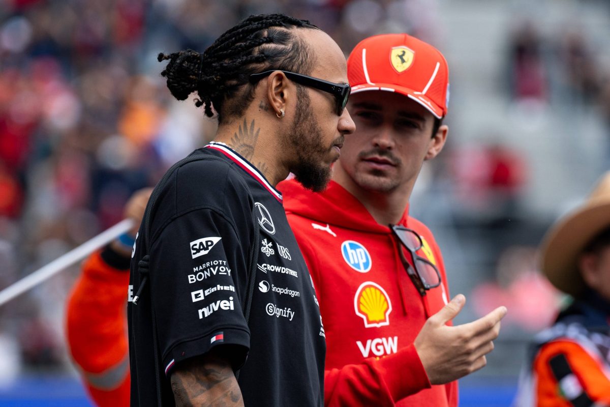 Formel 1: Charles Leclerc im GesprÃ¤ch mit Lewis Hamilton.