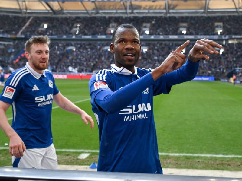 Schalke-Fans feiern Ba nach DebÃ¼t-Tor! Doch jetzt stellt sich allen DIESE Frage