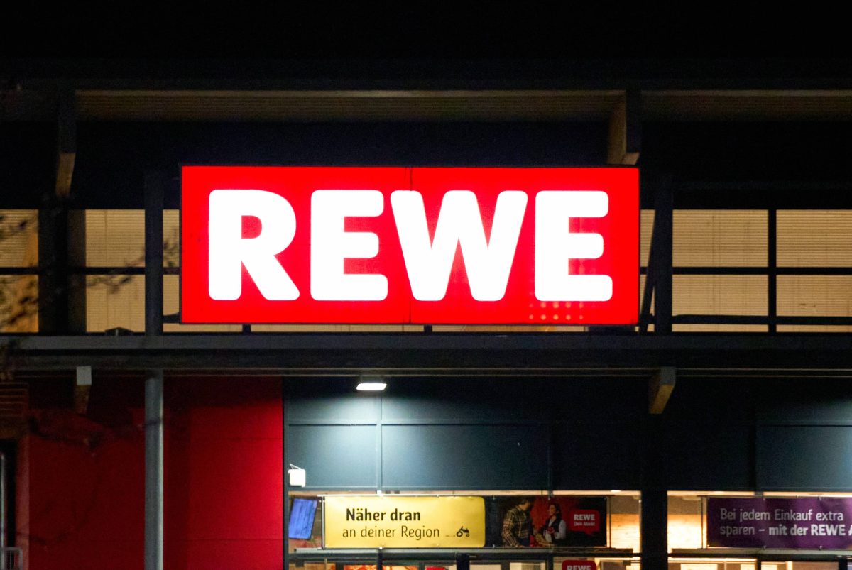 Rewe-Kunde blickt fassungslos ins Regal – „Das muss hier aufhören“