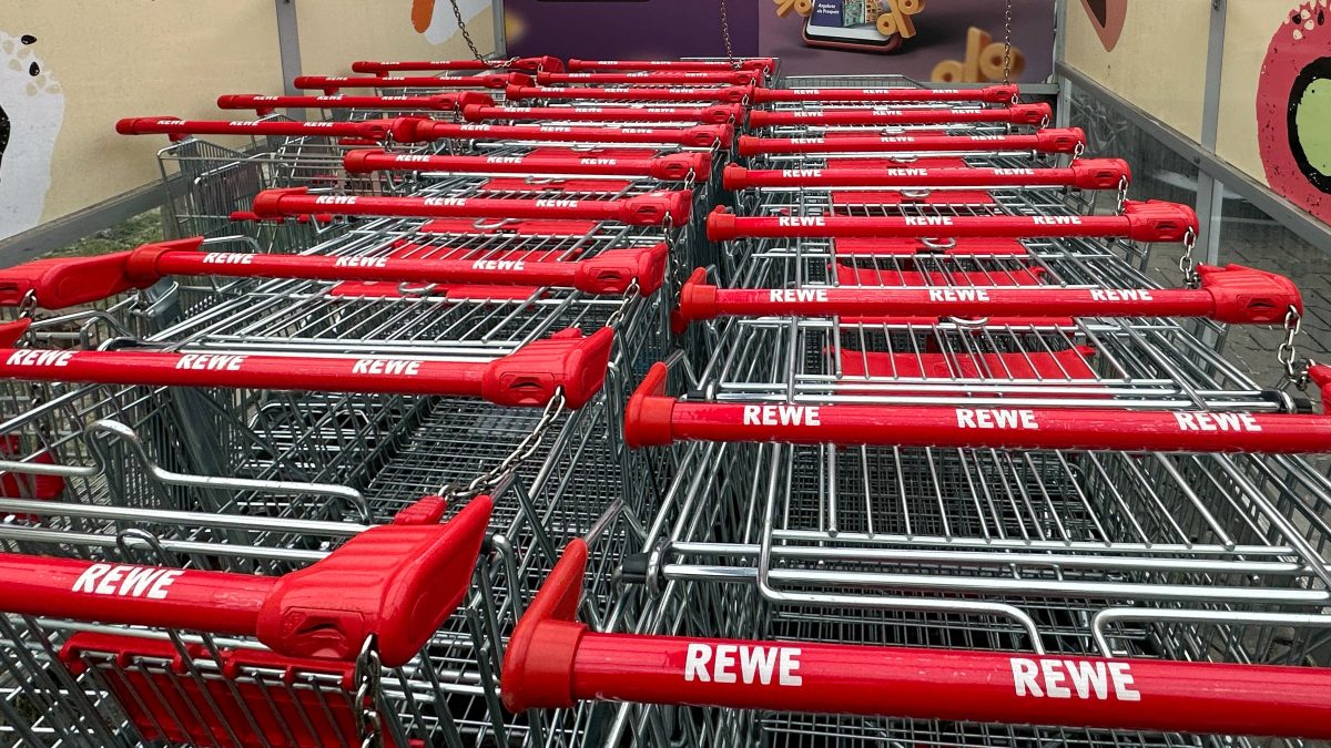 Rewe, Aldi und Co. greifen zu Einkaufswagen-Trick – Kunden merken es nicht!