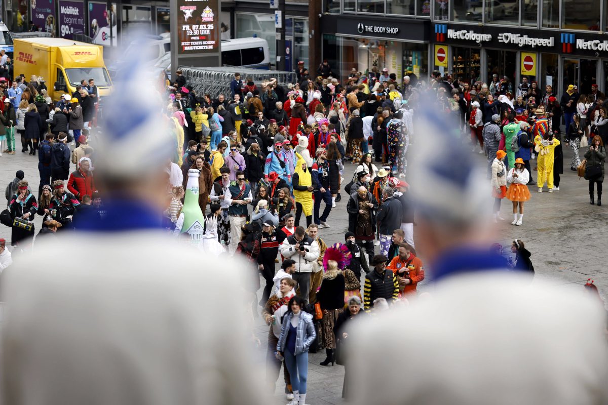 Karneval NRW: Tourist aus Japan wusste nichts vom nÃ¤rrischen Treiben.