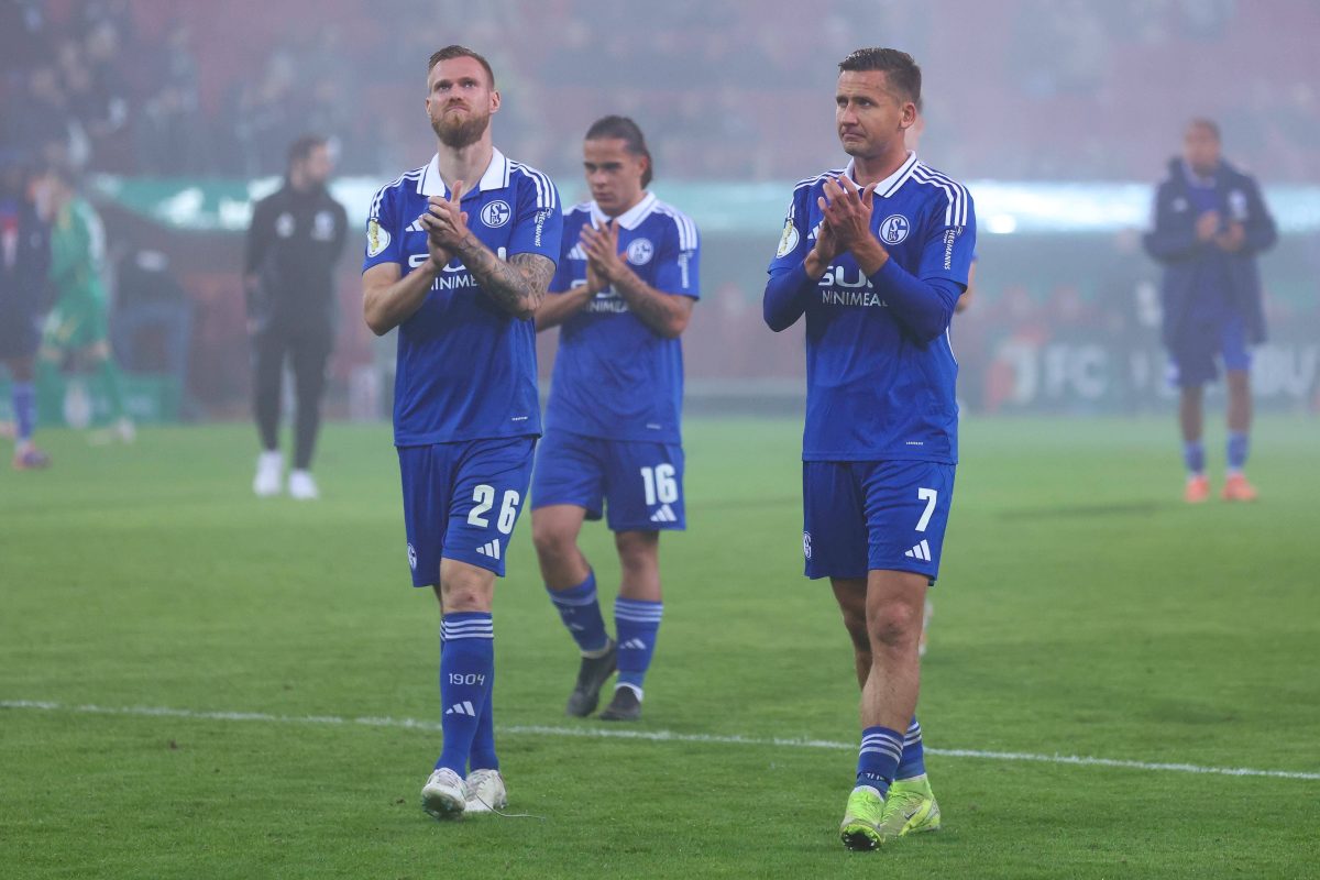 Lange war er einer der LeistungstrÃ¤ger bei Schalke 04. Doch nun steht bei ihm plÃ¶tzlich ein Blitzabschied von S04 im Raum.