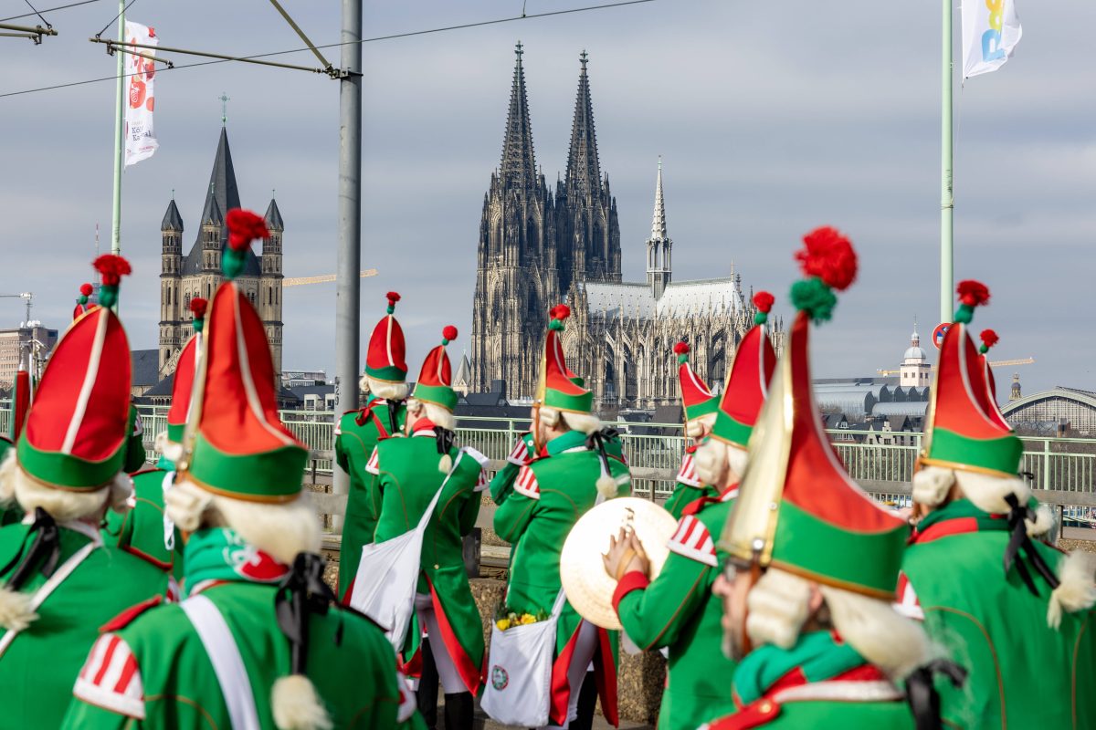 Am 3. MÃ¤rz findet in KÃ¶ln der Rosenmontagszug statt. Die Ticket fÃ¼r die Karnevals-Veranstaltung sind sehr teuer.