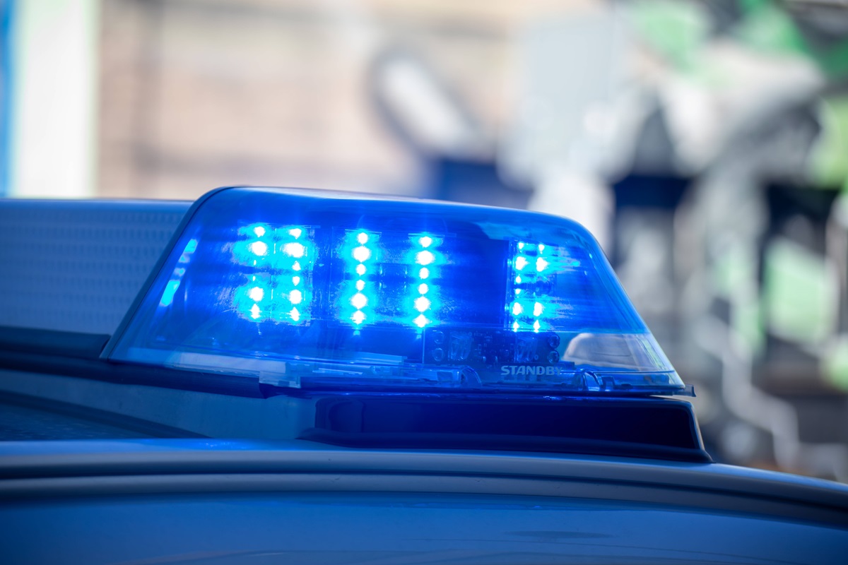 NRW: Autofahrer nach Streit ins Gesicht geschossen – Polizei sucht flüchtigen Täter